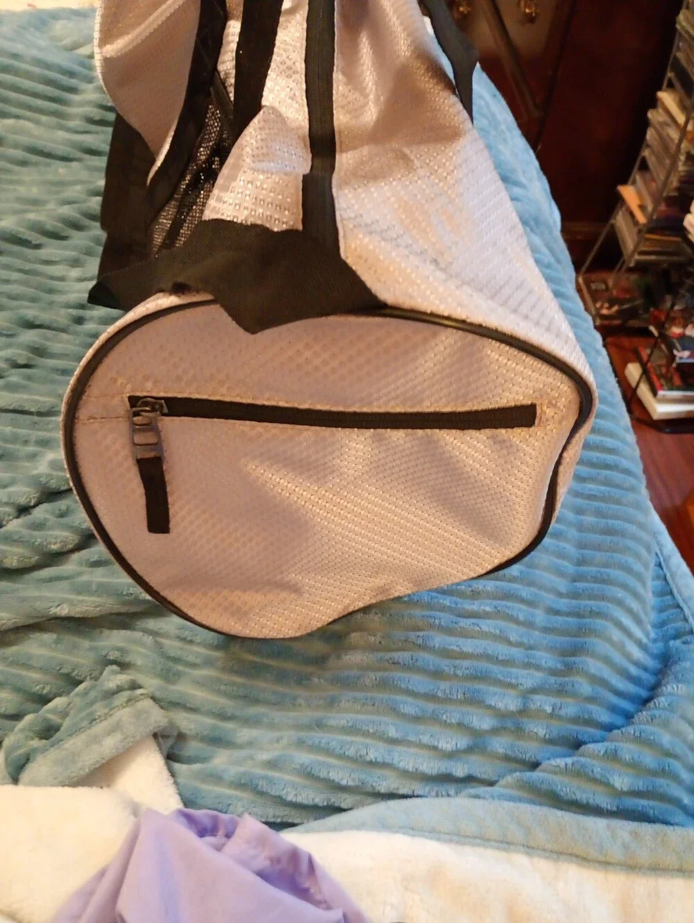 PUMA SPORTS UNISEX JOLT DUFFEL GYM BAG EXTERIOR ZIP WITH POCKET ADJUSTABLE STRAP